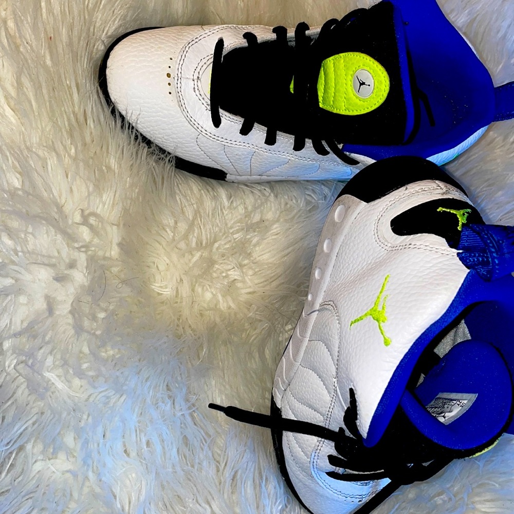 Kids size 2 grade school Jordan’s